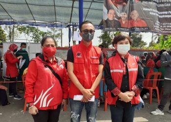 Sasar Manula dan Pelajar, PDI Perjuangan Subang Salurkan 300 Dosis Vaksin di Desa Curugrendeng