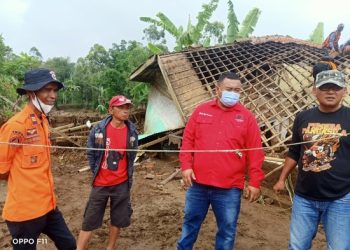 PDI Perjuangan Garut Salurkan Bantuan Bagi Korban Banjir Bandang Sukaresmi