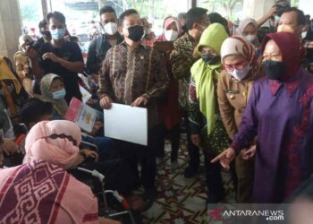 Mensos serahkan bantuan Rp3,3 miliar bagi masyarakat Indramayu
