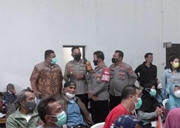 Anggota DPRD Garut dan Wakapolres Hadiri Gebyar Vaksin Malam Hari di Kelurahan Kota Wetan