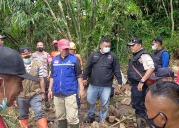 Bencana Longsor Talegong, Anggota DPRD Garut Ini Langsung Kunjungi Para Korban