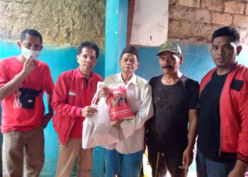 Rumah Aspirasi Ribka Tjiptaning Salurkan Bantuan Paket Sembako Untuk Korban Longsor Pamuruyan Cibadak