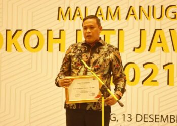 Tri Adhianto Mendapatkan Penghargaan Dari IJTI Jawa Barat
