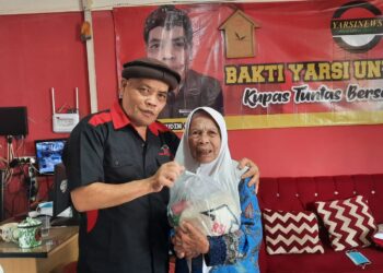 Sambut Tahun Baru 2022, Ketua PAC PDI Perjuangan Kecamatan Kadudampit Salurkan Ratusan Paket Sembako Untuk Jompo dan Dhuafa