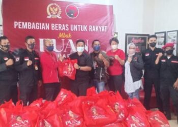 Puan Maharani dan Dony Maryadi Oekon Bagikan Dua Ribu Lima Ratus Paket Beras untuk Masyarakat Garut