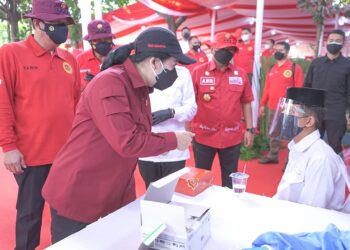 Puan Minta Evaluasi Kebijakan PTM 100%, Lengkapi Vaksinasi