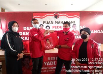 Yadi Srimulyadi Distribusikan Paket Beras