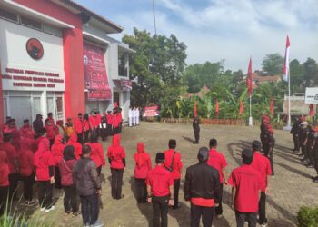 HUT Ke-49, DPC PDI Perjuangan Kabupaten Bandung Barat Gelar Upacara Bendera Merah Putih