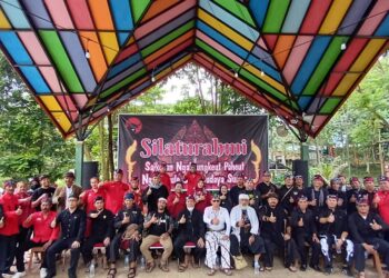 DPC PDI Perjuangan Kota Sukabumi Jalin Silaturahmi Dengan Tokoh Adat Sunda Dan Tabur Puluhan Ribu Benih Ikan