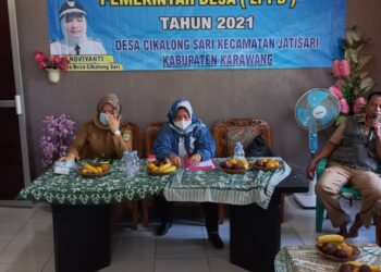 Elievia Khrissiana Melaksanakan Reses di Desa Cikalong Sari , Jatisari