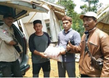 Anggota DPRD Kabupaten Sukabumi Komisi II dari Fraksi PDI Perjuangan, H Nasrudin Salurkan Bantuan Kepada Korban Bencana Alam Angin Puting Beliung di Cisolok