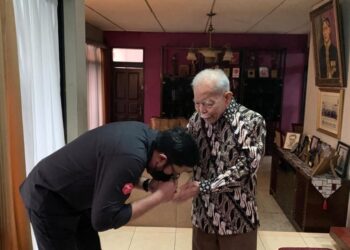 Minta Wejangan, Ono Surono Silaturahmi ke Kang Tjetje dan Ceu Popong