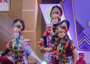 Bawakan Tari Topeng Kelana Gandrung, Bupati Indramayu Pukau HPN