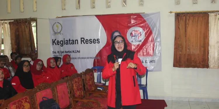 DPRD Jabar Hj Ijah Hartini Sapa Warga Desa Sidamulih Ciamis Dalam Reses II Tahun 2021-2022