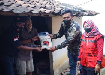 Gandeng Karangtaruna Pangarengan. Niko Rinaldo: Jum’at keliling wujud nyata kesetiakawanan sosial.