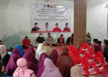 Anggota DPRD Garut Gelar Buka Bersama, Santunan Anak Yatim dan Dhuafa di Pondok Pesantren Riyyaadul Muta’alim Banjarwangi