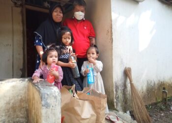 Dr Ribka Tjiptaning Kunjungi 3 orang Anak, Yang Viral Mengalami Kesulitan Hidup Di Nagrak Sukabumi