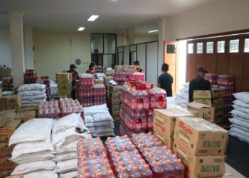 Jelang Iedul Fitri, PDI Perjuangan Ciamis Salurkan Paket Sembako Untuk Kader