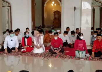 Ketua DPD PDI Perjuangan Jawa Barat Ono Surono, ST Mengadakan safari ramadhan di Kab. Cirebon