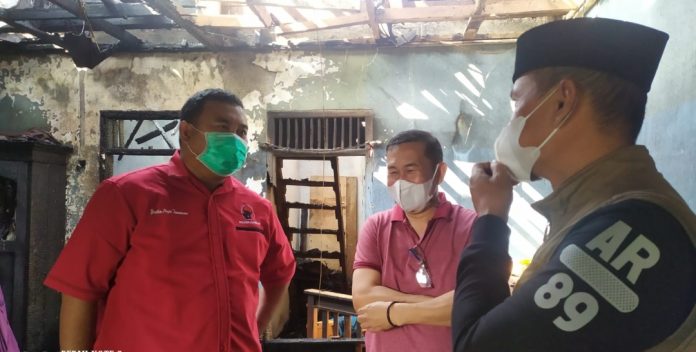 Yudha, Anggota DPRD Garut Bantu Dua Rumah Korban Kebakaran di Kampung Calingcing Kersamanah