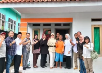 DPRD Jabar Hj Elin Suharliah Tinjau Program Rutilahu di Desa Cimalaka Sumedang