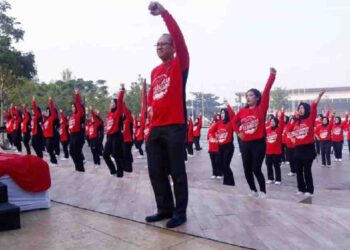 Pecahkan Rekor MURI, Ratusan Kader PDI Perjuangan Bandung Sicita di Taman Kiara Artha Park