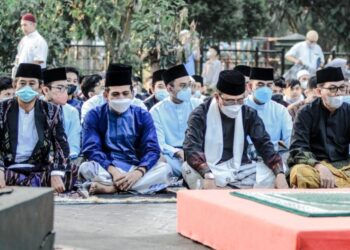 Ketua DPRD Kabupaten Ciamis Ikuti Shalat Iedul Fitri 1443 H Di Alun-Alun Ciamis