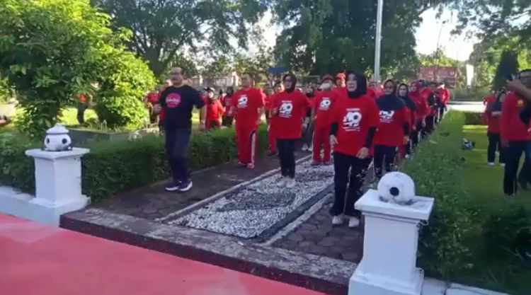 DPC PDI Perjuangan Kabupaten Cirebon Gelar Senam Sicita Dalam Pencatatan Rekor Muri 