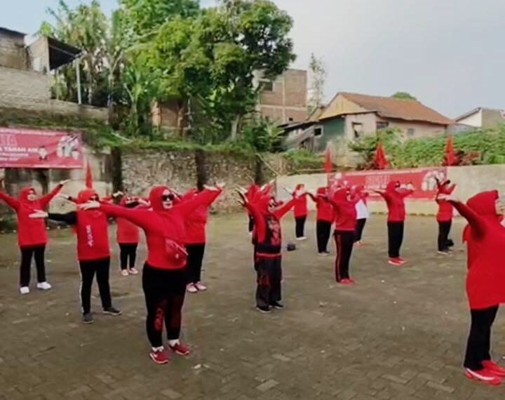 Upaya Pecahkan Rekor MURI, DPC PDI Perjuangan Kabupaten Bandung Barat Gelar Senam Sicita