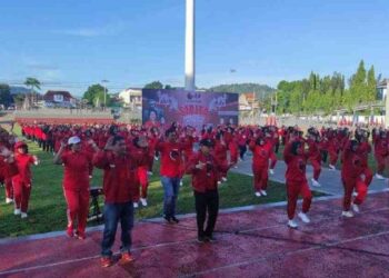 Merahkan Lapangan GGM, Ratusan Kader PDIP Majalengka Pecahkan Rekor MURI Senam SICITA