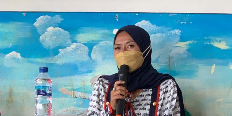 Weni Dwi Aprianti Gelar Sketsa Empat Pilar Kebangsaan Kepada Masyarakat Kecamatan Pasir Kuda Kabupaten Cianjur