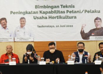 Sambangi Kabupaten Tasikmalaya, Ono Surono Berikan Bantuan Mesin Rumput dan Motor Pengangkut Sampah