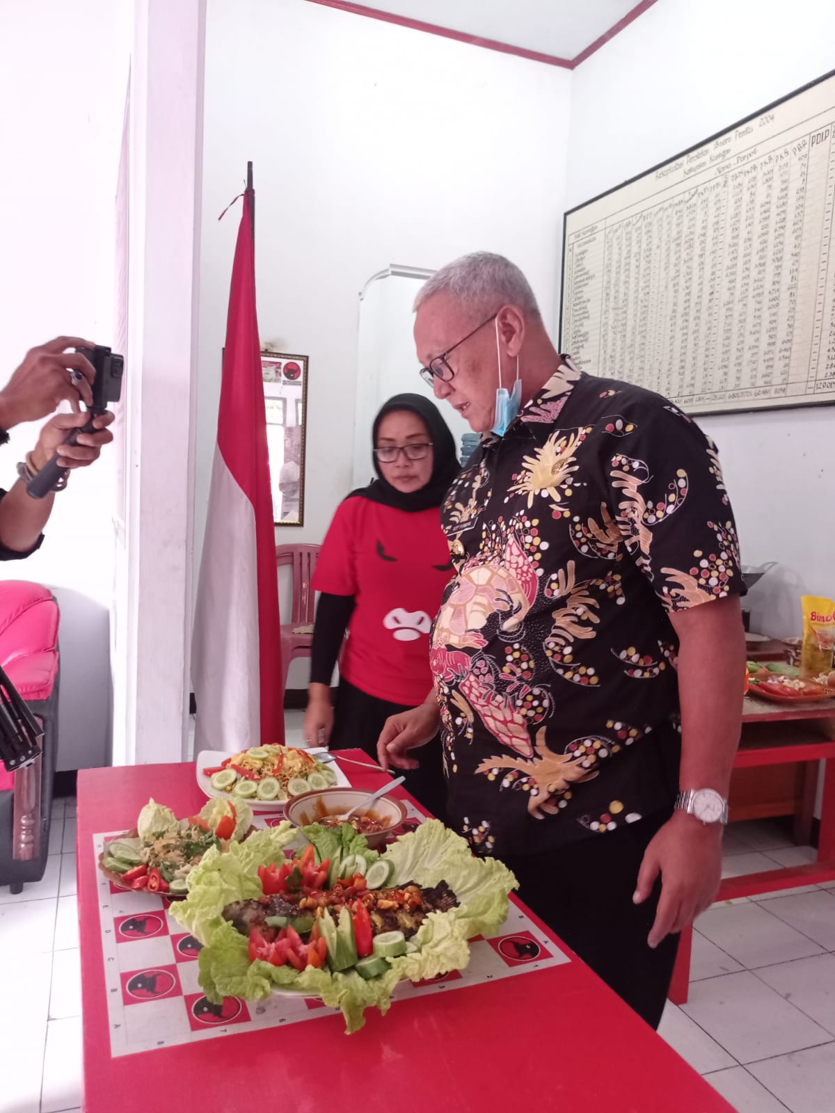 Serentak, Banteng Kuningan Ikuti Festival Bakar Ikan PDI Perjuangan