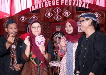 Bupati Nina Agustina Resmikan Membuka Tambi Gede Festival 2022