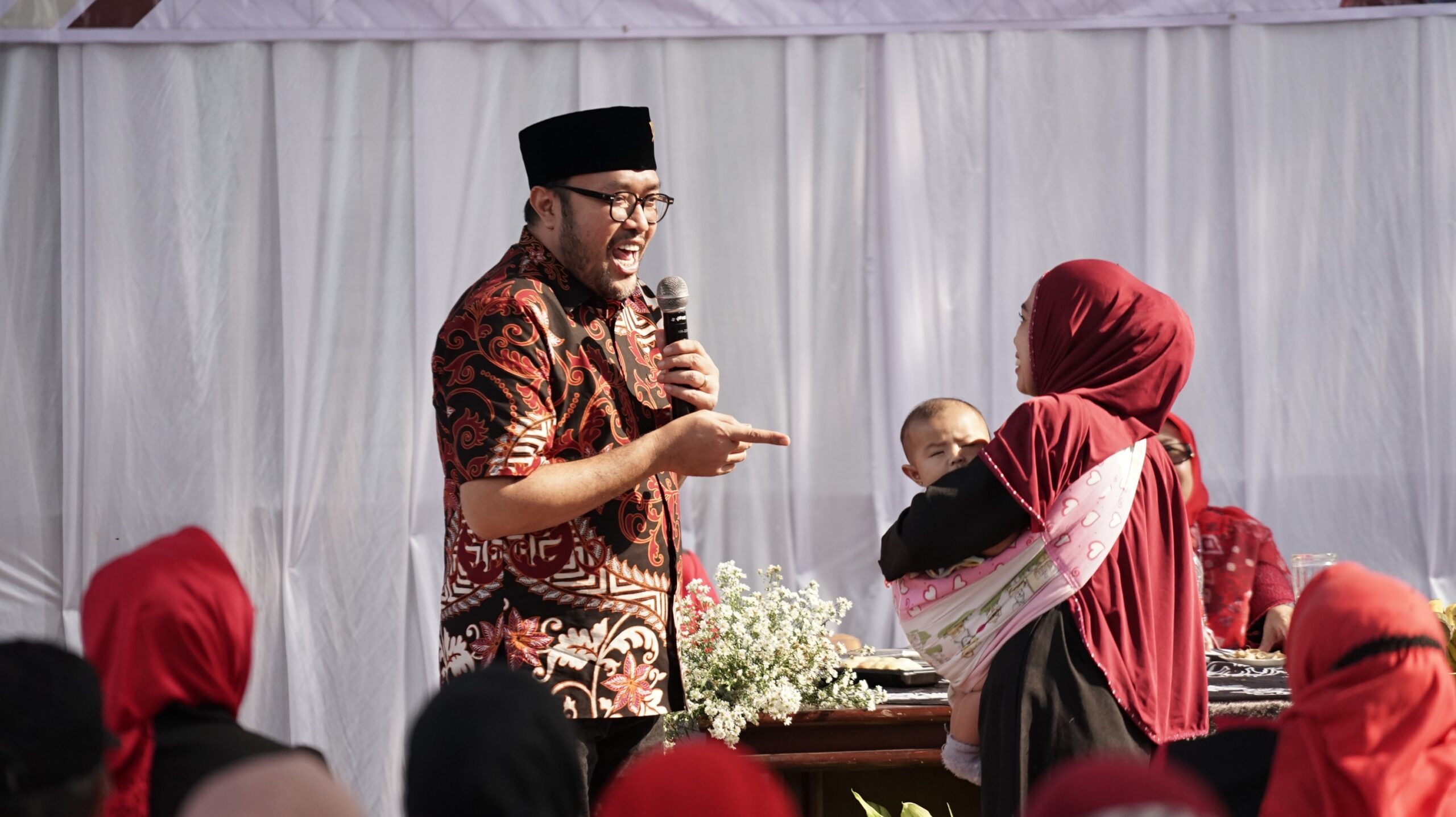 Ketua DPD PDIP Jabar Hadiri Reses III Masa Sidang 2021-2022 Elin Suharliah di Kecamatan Parongpong