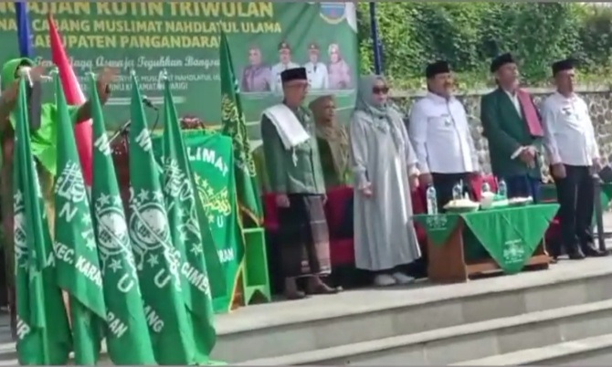 DPRD Jabar Hj Ijah Hartini Hadiri Acara Pengajian Rutin Muslimat di Alun Alun Pangbagea Pangandaran