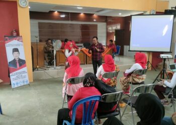 Cintai Budaya Daerah Tangkal Radikalisme dan Intoleran ; Bersama Masyarakat Mekarjadi Bedi Nyanyikan Lagu Daerah Jawa Barat