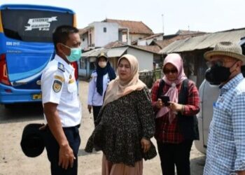 DPRD Jabar Hj Iis Turniasih Apresiasi Beroperasinya Bus BRT Jurusan Leuwipanjang-Majalaya