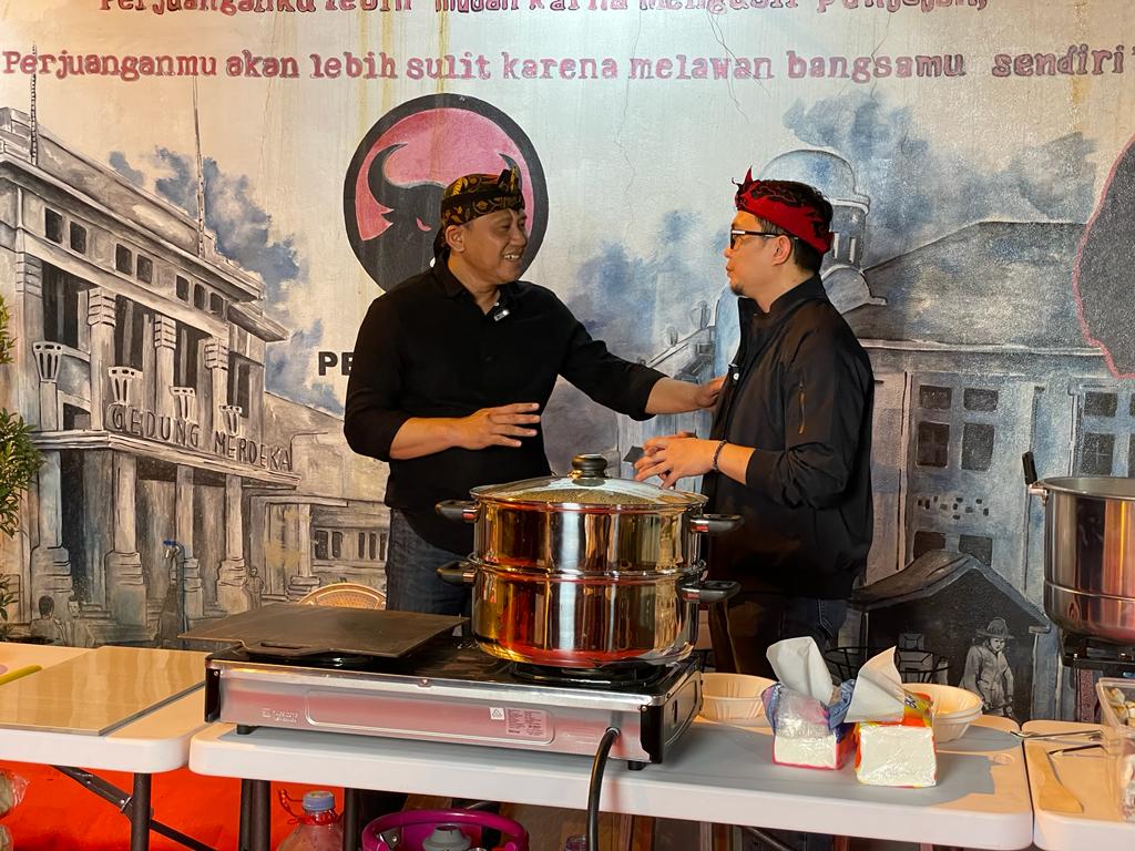 Ngopi Bareng di Kantor DPC PDI Perjuangan Kota Bandung Bersama Chef Achmad Nugraha dan Chef Andri