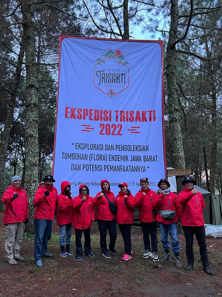DPC PDI Perjuangan Kabupaten Bandung Barat Lepas Tim Ekspedisi Trisakti Gunung Wayang