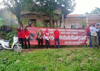 PDI Perjuangan Bogor Gelar Pengobatan Gratis di Desa Sukamakmur