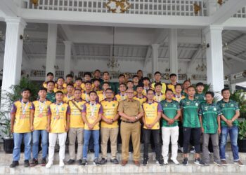 Bupati Acep Janji Akan Bantu Ringankan Biaya Kuliah dan Bantu Mencari Pekerjaan Untuk Para Pemain Pesik Kuningan