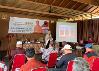 Hj. Nia Purnakania Ajak Masyarakat Tingkatkan Gotong Royong