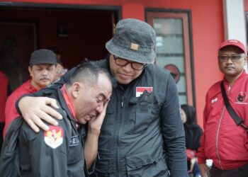 Kabupaten Cianjur Dilanda Gempa, Ketua DPD PDI Perjuangan Jabar Salurkan Langsung Bantuan di Tenda Pengungsian