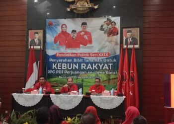 Wujudkan Kedaulatan Pangan, DPD PDI Perjuangan Jawa Barat Serahkan Bibit Tanaman untuk Kebun Rakyat