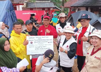 PDI Perjuangan Berikan Kursi Roda Elektrik Kepada Korban Disabilitas