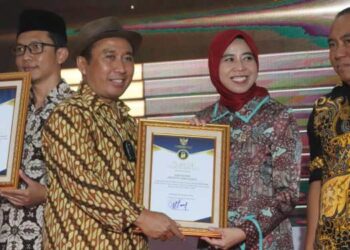 Ineu Purwadewi Wakili DPD PDI Perjuangan Jawa Barat Terima Penghargaan Sebagai Partai Politik Terbuka dan Informatif Di Jawa Barat