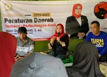 Anggota DPRD Jabar Weni Dwi Aprianti Sosialisasikan Perda Perlindungan Anak di Tengah Para Pengungsi