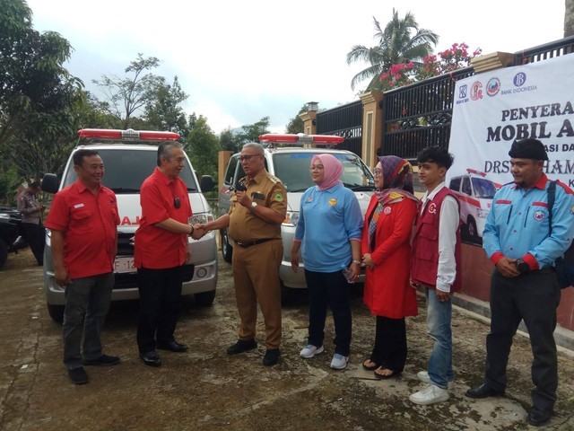 M Nurdin Kembali Salurkan Mobil Ambulans Kepada Masyarakat Kuningan