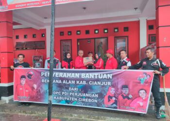 Peduli Kemanusiaan DPC PDI Perjuangan Kabupaten Cirebon Berikan Bantuan Korban Bencana Alam Cianjur